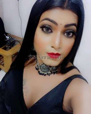 trans girl Aaliya 0245010