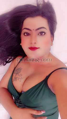 trans girl Aaliya 1720196