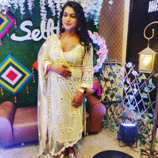 trans girl Aaliya 8699944