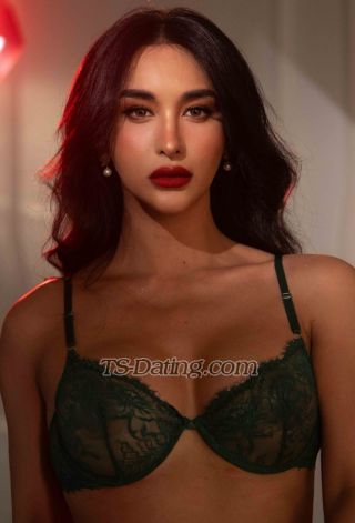 trans girl Agomez 1734101