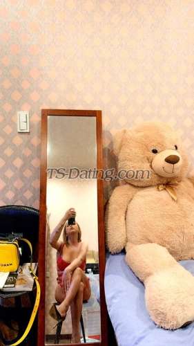 trans girl Ahyel 1303100