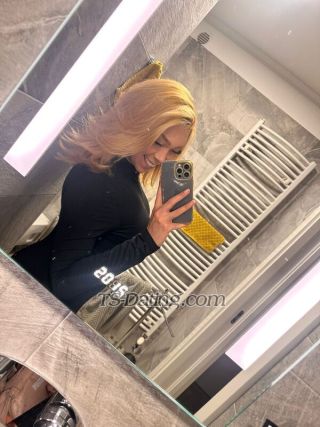 trans girl AishaSshot 2291572