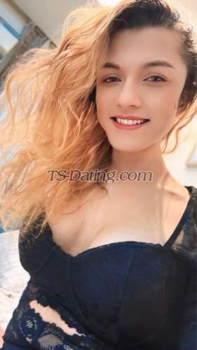 trans girl AkiraDanii 8016660