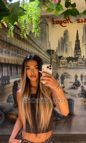 trans girl Alinaoax 8421959