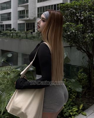 trans girl Almira 0611570