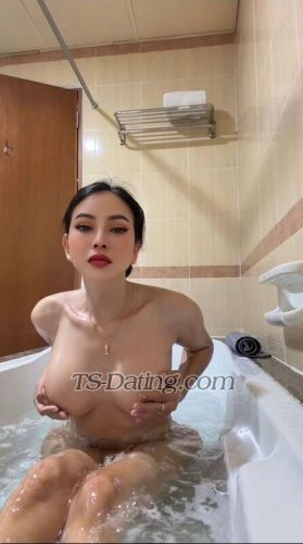 trans girl Amiraaira 5894985