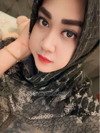 trans girl Andinazura 2200445