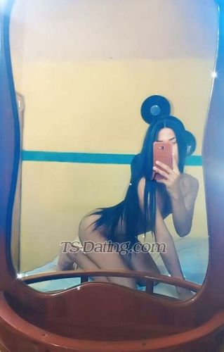 trans girl AnthoGomez 0562891