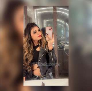 trans girl Anuuchauhan 1311391