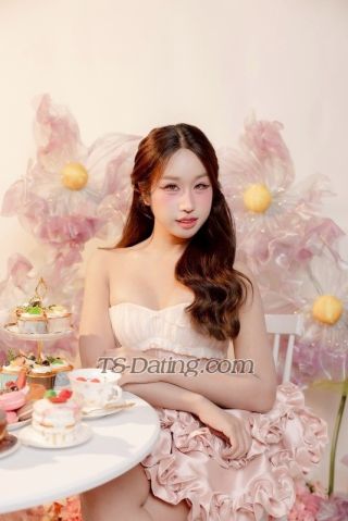 trans girl Augustzum 6953572