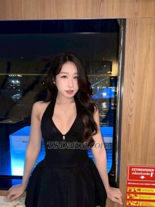 trans girl Augustzum 6953902