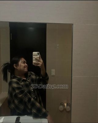 trans girl Avery 0303713