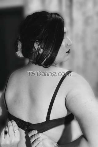 trans girl AyraKhan 5610583