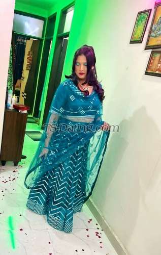 trans girl AyraKhan 5623545