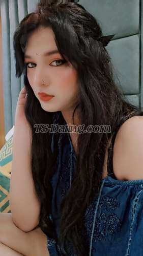 trans girl AyraKhan 5626901