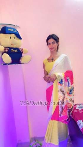 trans girl AyushiRoy 0685891