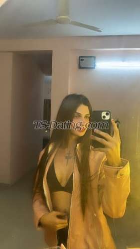 trans girl AyushiRoy 6182286