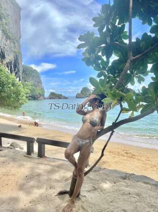 trans girl Balloon1994 6590708