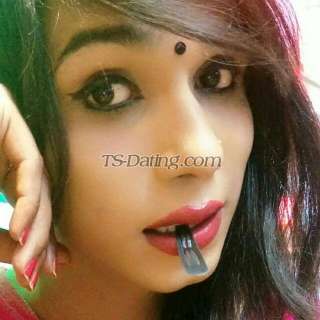 trans girl BeachBionic 0228634