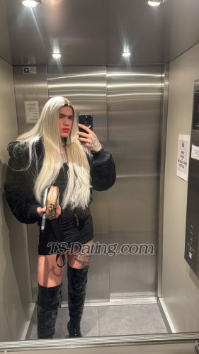 trans girl Beatrizxode 1883000