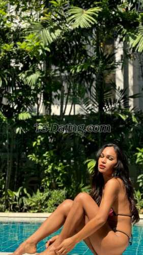 trans girl Beesofia 9011365