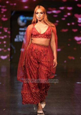 trans girl Bigdickruhi 9787581