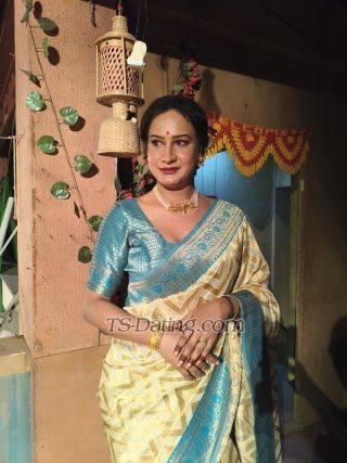 trans girl Bipss 6682142