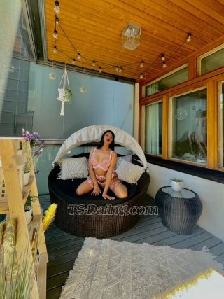 trans girl CLaRaNourS 0142723