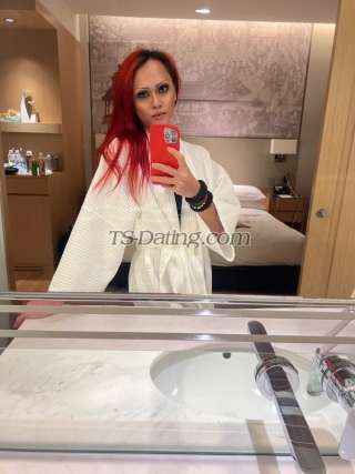 trans girl Carezy 0258521