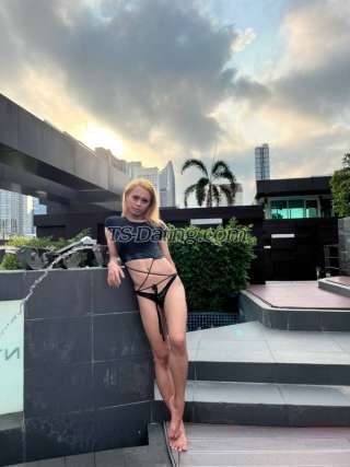 trans girl Carezy 1107575