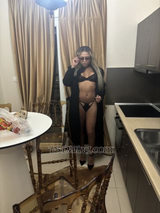 trans girl Carolinalinss 7093971