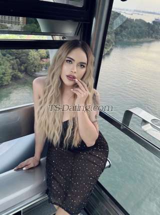 trans girl CheskaWard6c 0705804