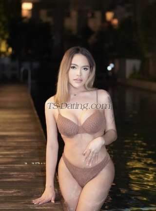 trans girl CheskaWard6c 8679988