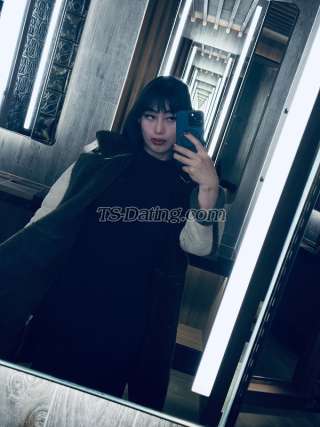 trans girl CreamiestCum 1400600