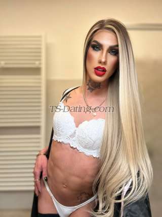 trans girl Dafinny 2890259