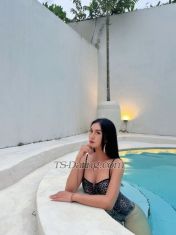 Daniellaestel Bali Transex Je suis nouvelle ici. Si vous êtes curieuse de faire l'amour avec une trans, n'hésitez pas à venir me voir. Je vous offrirai le meilleur service. Si vous avez des fantasmes sexuels, dites-moi ce que vous voulez. Je le ferai et je l'essaierai. Je vous apporterai réconfort et satisfaction en ma compagnie. Je vous attends dans mon lit.