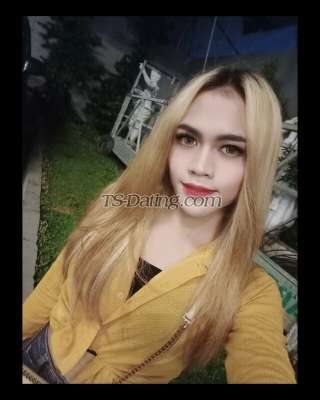 trans girl Davinaalmir 4006697