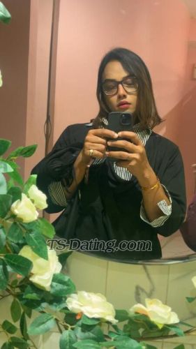 trans girl DiyaMishra 1183263