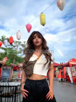 trans girl Elissaxoxo 1920320