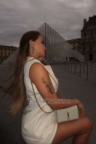 trans girl Eloalinss 2337611