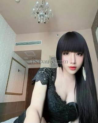 trans girl Emilia0402 2284385