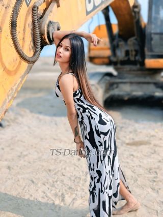 trans girl EroticAriyaa 9928393