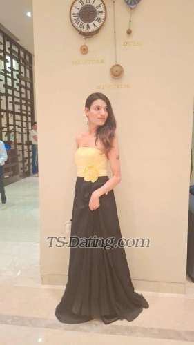 trans girl Evaoberoi 9588442