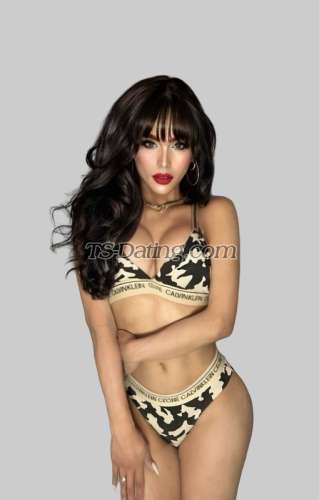 trans girl Famemassive 7902605