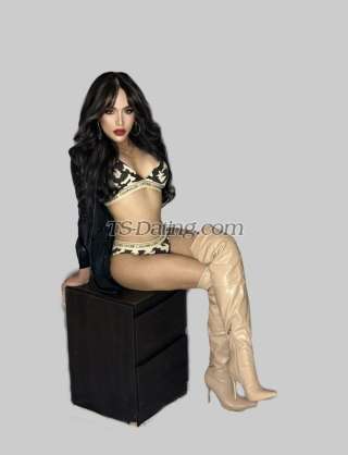 trans girl Famemassive 7902676