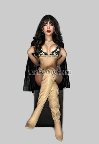 trans girl Famemassive 7902744