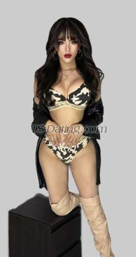 trans girl Famemassive 7973593