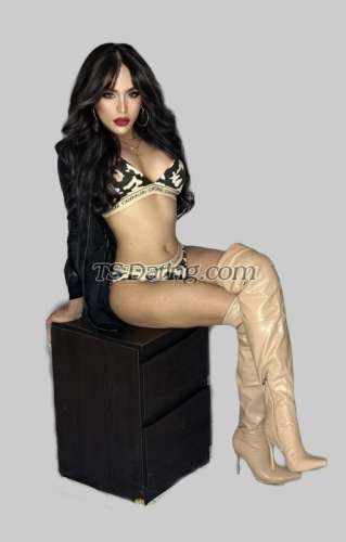 trans girl Famemassive 7973614