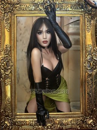 trans girl Famemassive 9080331