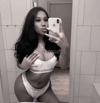 trans girl FaraHudson 0016537